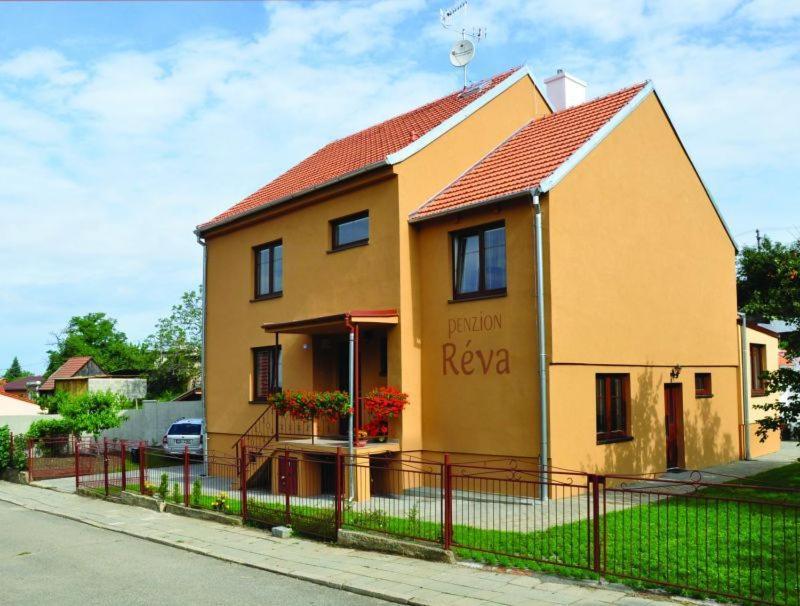Penzion Reva Valtice Exterior foto